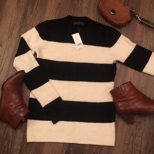 Banana Republic- sweater nwt